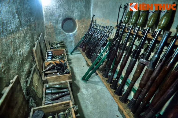 Vào đêm mồng 1, rạng sáng mồng 2 Tết Mậu Thân 1968, các chiến sĩ Đội 5 biệt động đã tập trung tại căn hầm nhận vũ khí. Dưới sự chỉ huy của đồng chí Tô Hoài Thanh (Ba Thanh), cả đội đã thực hiện trận đánh táo bạo, vang dội vào dinh Độc Lập.