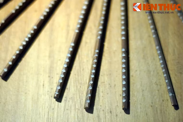 Lịch đoi chậm hơn lịch Âm khoảng 15 ngày, vì vậy mà người Mường ăn tết hai lần, một lần Tết Nguyên đán theo lịch Âm, và một lần ăn tết theo lịch đoi, gọi là ăn tết lại, tết đoi.