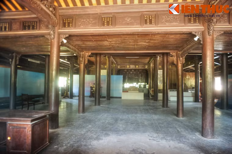 Tầng một của Di Luân Đường hiện nay được dùng làm không gian trưng bày các chuyên đề không cố định. Tầng hai dành cho việc thờ tự, ở chính giữa đặt toàn bộ bài vị Khổng Tử và đồ đệ của ông.