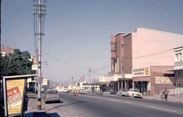 Rạp chiếu phim Gem ở đại lộ Roberts, khu Kensington. Ảnh: Vintag.