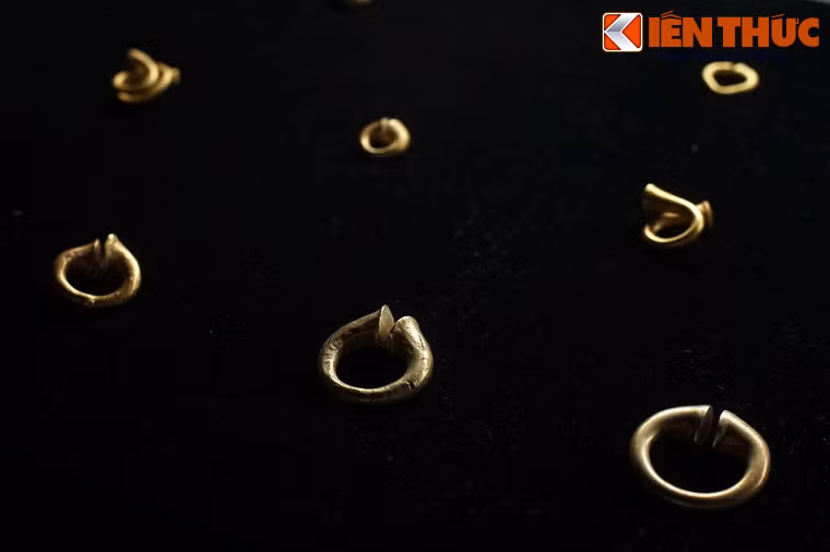 Loạt cổ vật vàng ròng này đang được trưng bày tại không gian văn hóa Óc Eo của Bảo tàng Lịch sử Quốc gia tại Hà Nội.