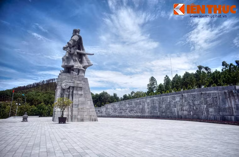 Ngay sau khi có tính chính danh của một nhà cai trị, từ núi Bân, Hoàng đế Quang Trung đã đích thân chỉ huy cuộc hành quân thần tốc ra Bắc để tiêu diệt 29 vạn quan Thanh xâm lược.