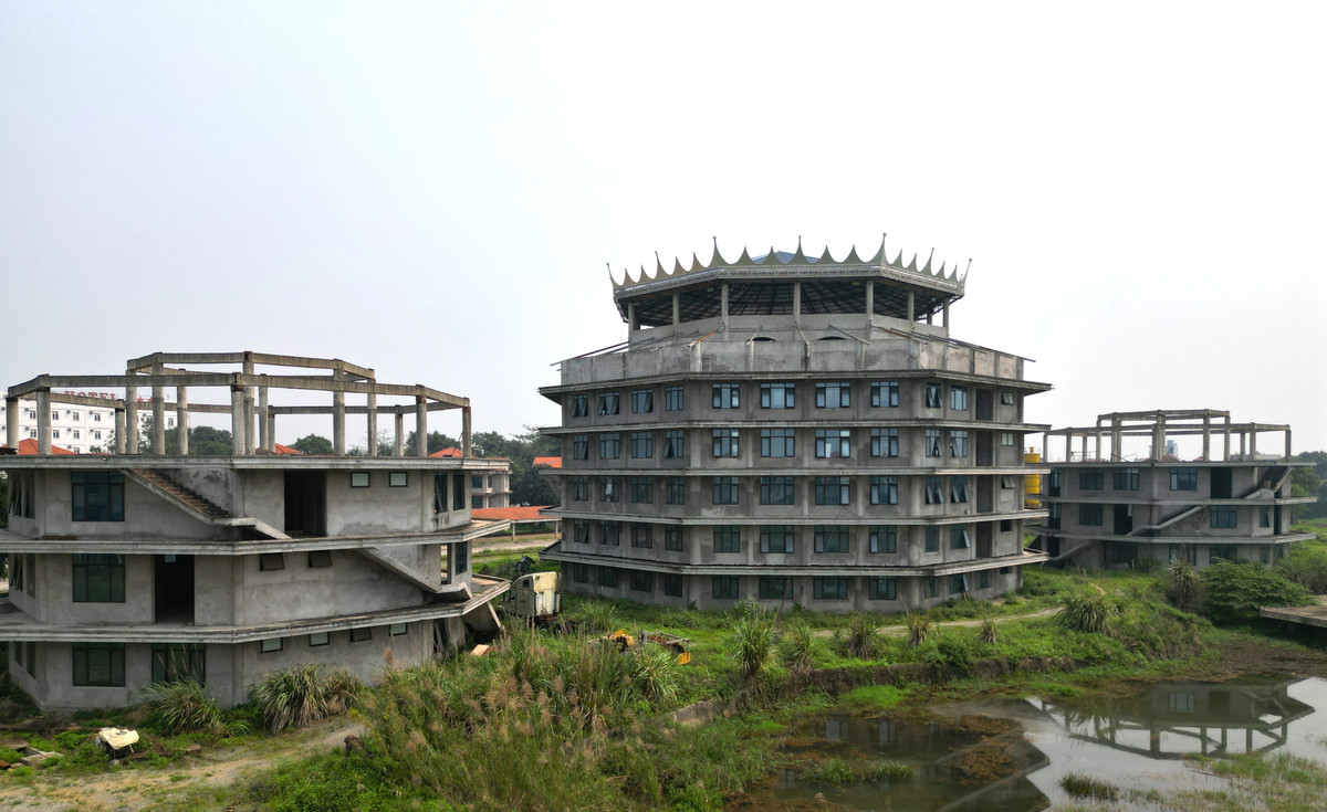 Quy mô khách sạn cao cấp 5 sao gồm 19 tầng; 21 căn hộ du lịch 2 tầng; 24 căn hộ du lịch 3 tầng; hồ bơi, trung tâm tổ chức sự kiện 5 tầng, nhà hàng... Tổng mức đầu tư ban đầu của dự án là 1.043 tỷ đồng. Thời gian thuê đất 70 năm. (Ảnh: Dân Trí).