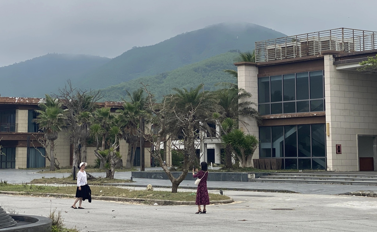 Theo UBND tỉnh Thừa Thiên - Huế, đến cuối năm 2023, dự án này đang triển khai giai đoạn 1, chậm tiến độ hoàn thành hơn 42 tháng. Giai đoạn 2 chậm tiến độ 18 tháng; giai đoạn 3 chậm khởi công 15 ngày. (Ảnh: Dân Trí).