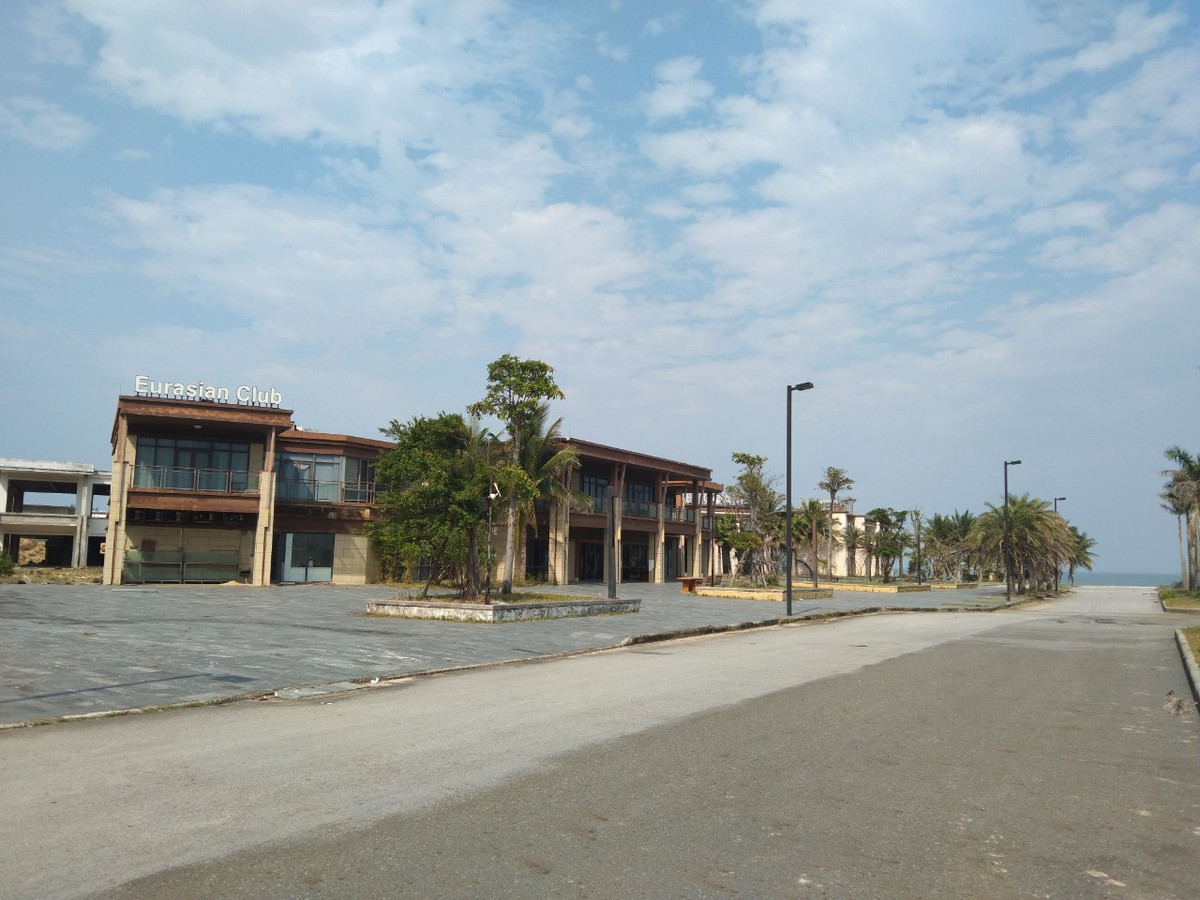 Đại diện Ban quản lý Khu kinh tế, công nghiệp tỉnh Thừa Thiên - Huế Hồ Huy Hinh cho biết, dự án này ô là một trong 48 dự án trên toàn tỉnh được đưa vào diện đôn đốc, theo dõi đặc biệt về tiến độ thực hiện theo Nghị quyết 70/HĐND ngày 21/08/2023 của HĐND tỉnh. (Ảnh: Tạp chí Biển Việt Nam).