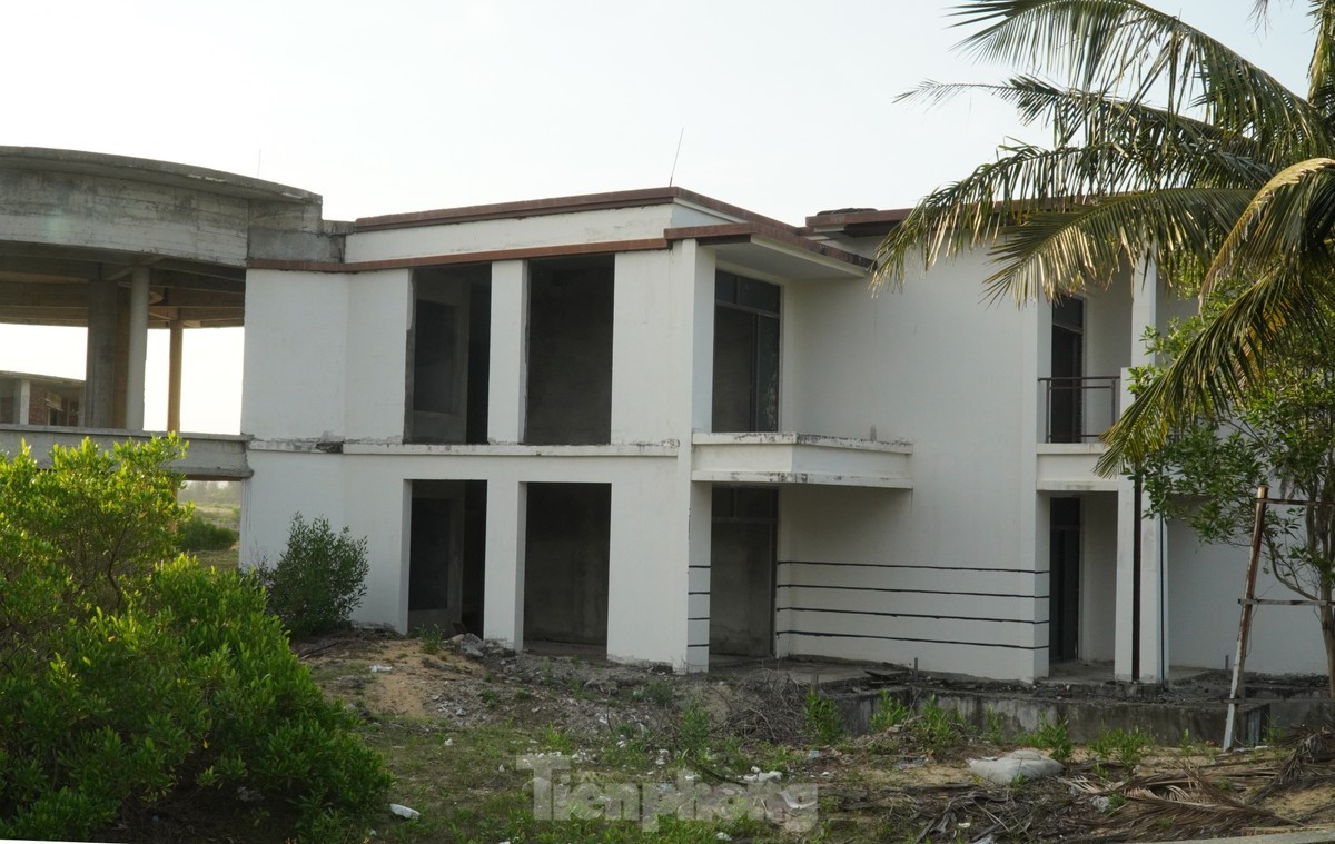 Khu du lịch nghỉ dưỡng quốc tế Minh Viễn Lăng Cô hứa hẹn là một khu nghỉ dưỡng đẳng cấp, nằm trọn bên bờ vịnh đẹp nhất Việt Nam, từng được vinh danh trong top những vịnh đẹp nhất thế giới. (Ảnh: Tiền Phong).