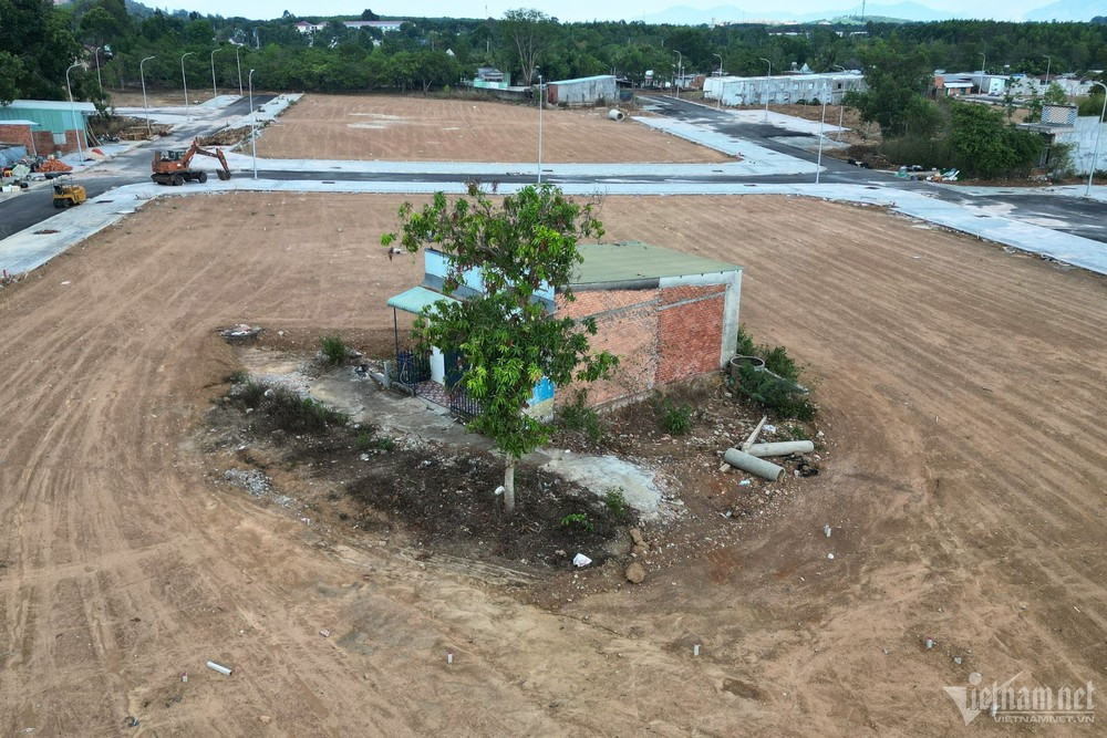 Khu tái định cư cao tốc Phan Thiết - Dầu Giây sẽ bố trí tái định cư cho khoảng 220 hộ gia đình, trong đó dự kiến 170 hộ thuộc dự án đường cao tốc Phan Thiết - Dầu Giây và có khoảng 50 hộ nhường đất để xây dựng khu tái định cư. (Ảnh: Vietnamnet).