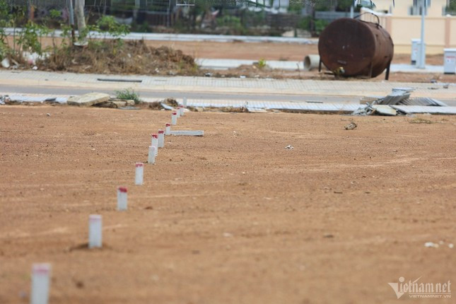 Dự kiến cuối tháng 5, các hạng mục dự án được hoàn thiện nếu mặt bằng được bàn giao sớm. Việc bốc thăm các lô đất khu tái định cư cao tốc Phan Thiết - Dầu Giây sẽ hoàn thành trong tháng 6. (Ảnh: Vietnamnet).