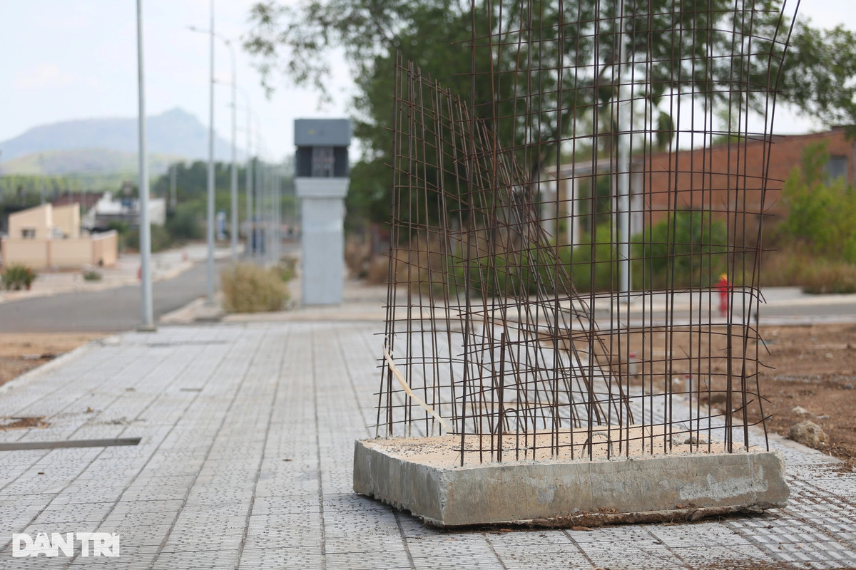 Các hạng mục tại dự án khu tái định cư cao tốc Phan Thiết - Dầu Giây đang dần hoàn thiện. (Ảnh: Dân Trí).