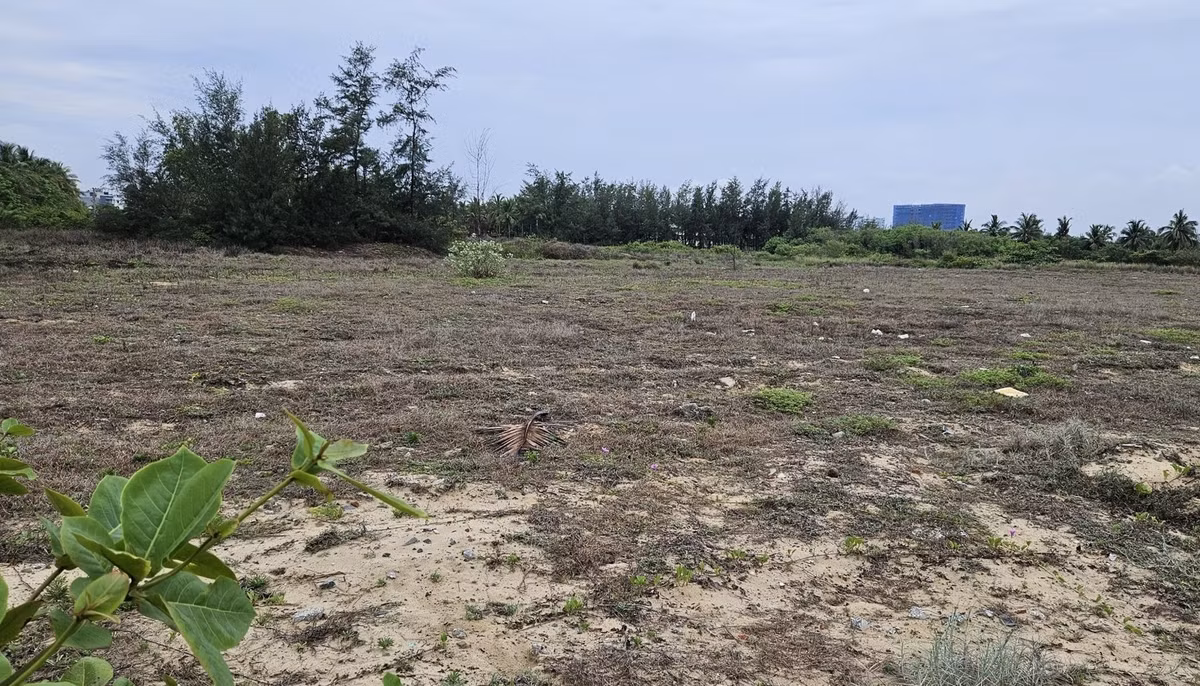 Đến năm 2020, UBND TP.Đà Nẵng thống nhất thu hồi một phần diện tích phía Nam dự án (2,45ha) để triển khai bãi tắm, lối xuống biển phục vụ người dân và du khách. (Ảnh: VietnamFinace).