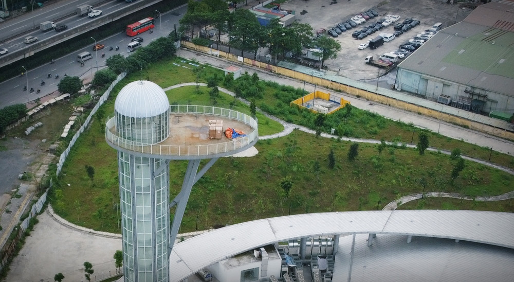 Tháp thiên văn ở khu B là một công trình biểu tượng với chiều cao 68m.