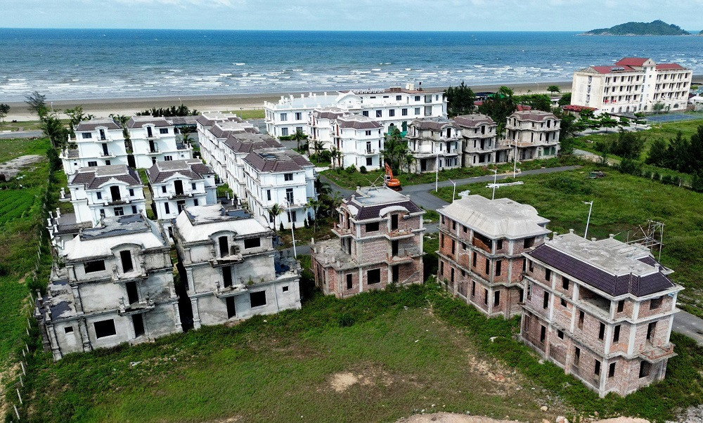 Theo Báo Đại biểu Nhân dân, ông Tô Huy Phương - Giám đốc Công ty CP Tập đoàn Hà Mỹ Hưng, chủ đầu tư dự án khu biệt thự nghỉ dưỡng, khách sạn, nhà hàng cao cấp tại bãi biển Xuân Hải (thị trấn Lộc Hà, huyện Lộc Hà, Hà Tĩnh) cho biết, đơn vị này vừa có văn bản gửi các cơ quan chức năng để xin điều chỉnh lại một số hạng mục tại dự án. (Ảnh: Đại Đoàn Kết).