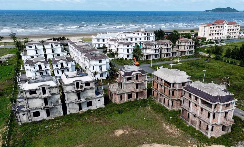 Theo Báo Đại biểu Nhân dân, ông Tô Huy Phương - Giám đốc Công ty CP Tập đoàn Hà Mỹ Hưng, chủ đầu tư dự án khu biệt thự nghỉ dưỡng, khách sạn, nhà hàng cao cấp tại bãi biển Xuân Hải (thị trấn Lộc Hà, huyện Lộc Hà, Hà Tĩnh) cho biết, đơn vị này vừa có văn bản gửi các cơ quan chức năng để xin điều chỉnh lại một số hạng mục tại dự án. (Ảnh: Đại Đoàn Kết).