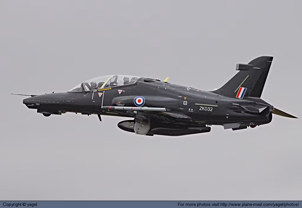 Và cuối cùng là dự án của nhà thiết kế T-38 Talan - Tập đoàn Northrop Gumman hợp tác cùng BAE System, L-3 và Rolls-Royce đang nghiên cứu một phiên bản nâng cấp từ dòng máy bay huấn luyện Hawk T2/128 để tham gia T-X.