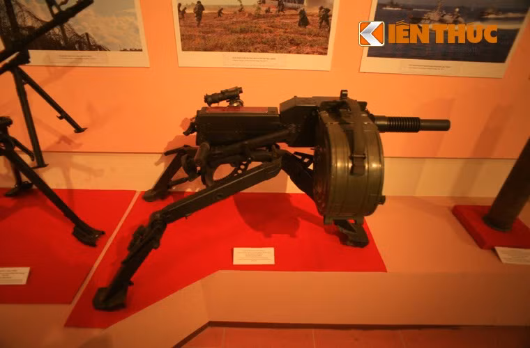 Hiện nay, Nga cũng bắt đầu rậm rịch thay thế AGS-17 bằng AGS-30 và sau đó có lẽ là AGS-40. Với Việt Nam, có lẽ chúng ta cũng dần nghiên cứu phương án thay thế AGS-17 bằng vũ khí phóng lựu chống chiến thuật biển người mạnh mẽ hơn từ Nga, ví dụ như AGS-17 6G27.