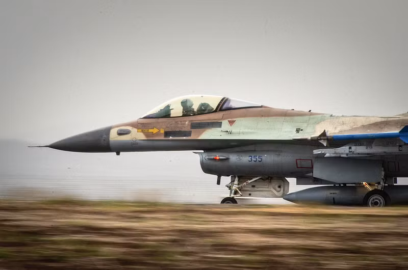 Các máy bay F-16 bắt đầu trang bị cho Không quân Israel từ những năm 1980, giành chiến thắng đầu tiên bắn hạ chiếc trực thăng Mi-8 của Syria vào ngày 28/4/1981. Tổng cộng, F-16 của Israel đã giành được 44 chiến thắng trên không trong các cuộc xung đột...