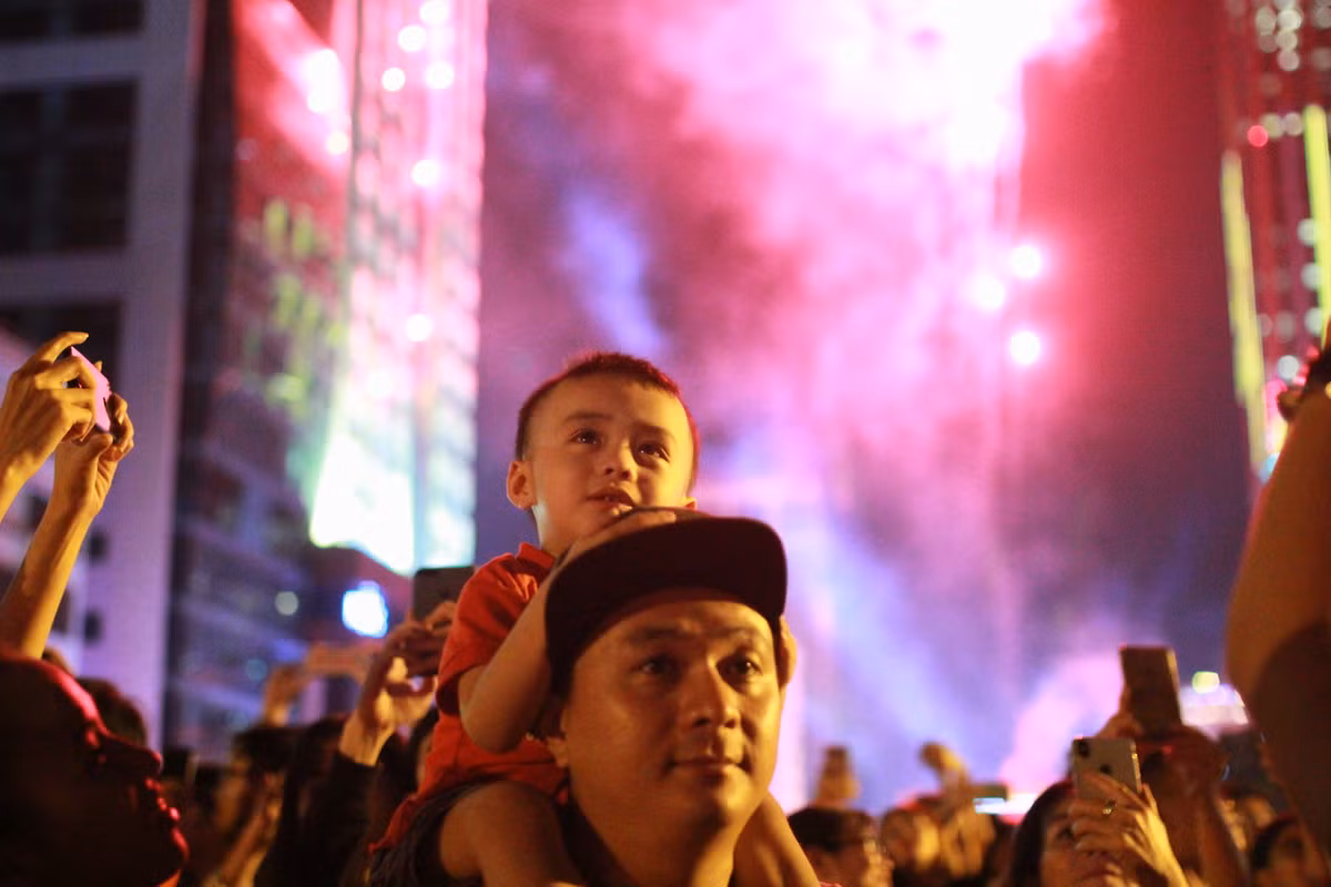 Man nhan voi man trinh dien phao hoa chao don 2020 tren bau troi Sai Gon-Hinh-2