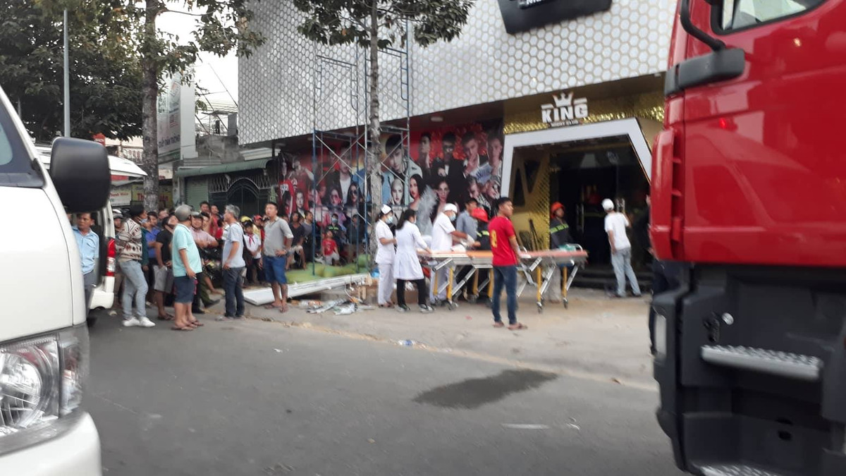 Vụ việc khiến cho hàng chục người bị thương mắc kẹt bên trong. Người dân địa phương phát hiện đưa 1 số người ra bên ngoài. Nhiều chiến sĩ PCCC, y bác sĩ cùng lực lượng công an đang cố gắng tiếp cận hiện trường để giải cứu các nạn nhân. 