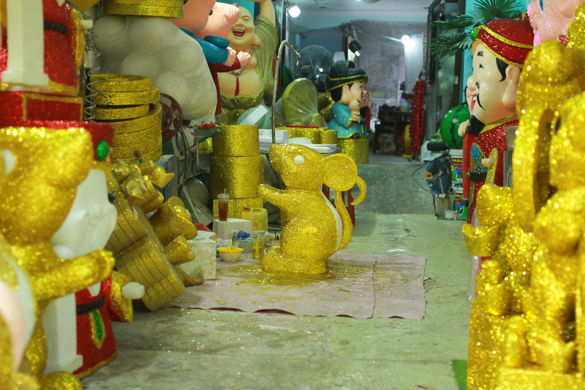 Theo xu thế nhưng năm gần đây, tượng linh vật được làm bằng xốp được chú ý. Bởi loại tượng này gọn nhẹ, có thể tự đặt hàng theo ý của mình về kích cỡ, hình dáng. Tuy nhiên giá tiền cũng không phải quá rẻ, bởi đa số các sản phẩm đều được làm thủ công.