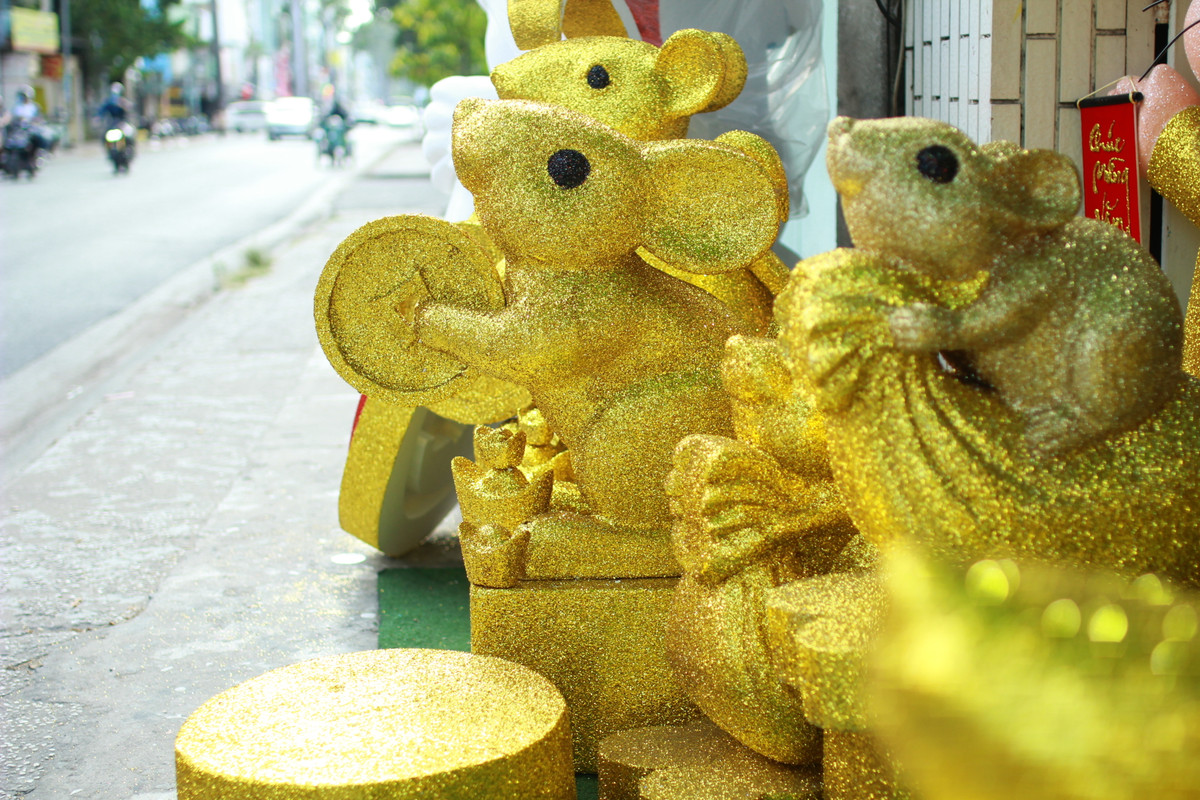 Những chú chuột vàng bằng xốp sau khi hoàn thiện.