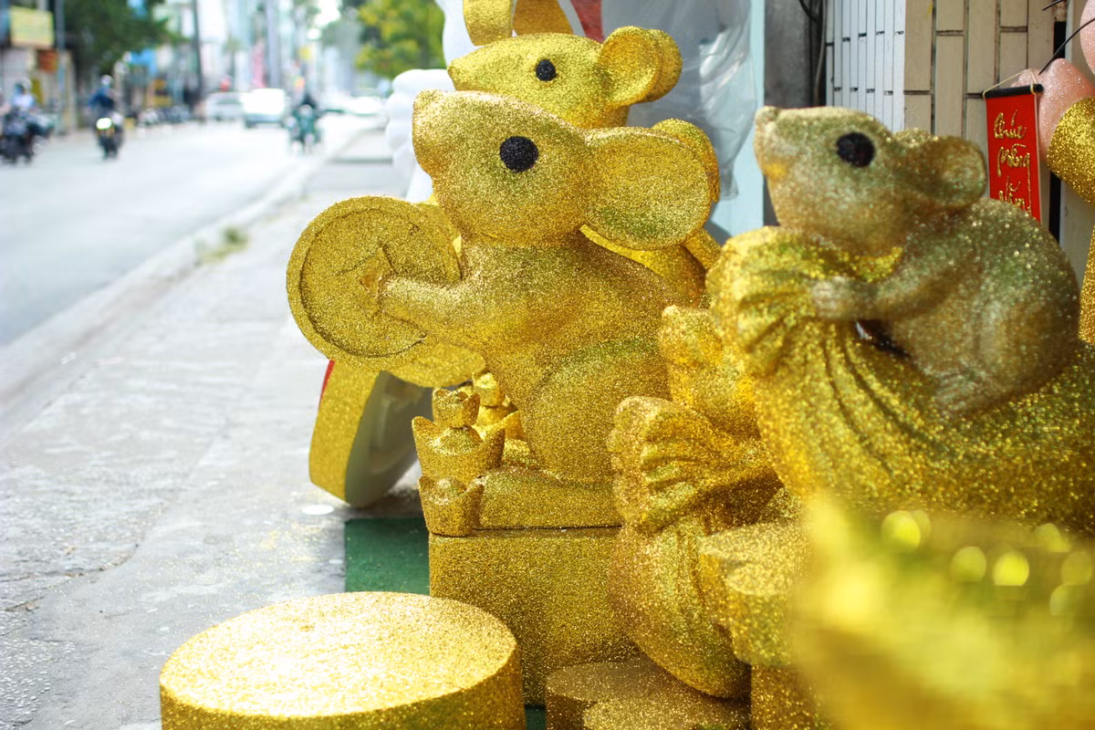 Những chú chuột vàng bằng xốp sau khi hoàn thiện.