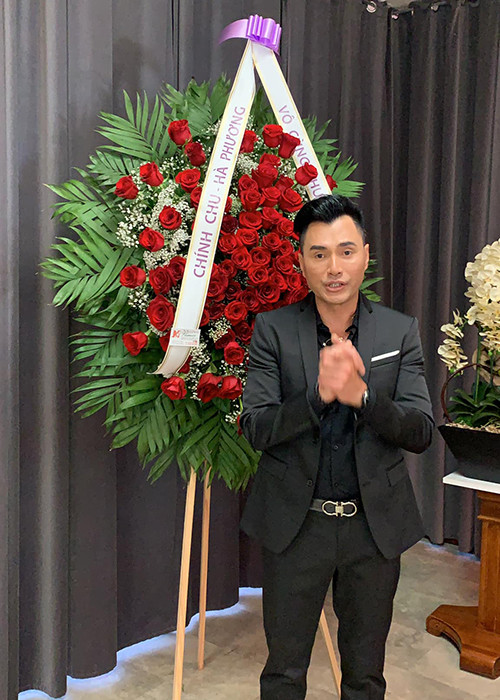 Trong khi Hồng Vân lo hậu sự của Anh Vũ ở Việt Nam, Leon Vũ được gia đình ủy thác nhận thi hài Anh Vũ cũng như hỗ trợ gia đình tổ chức lễ viếng ở Mỹ.