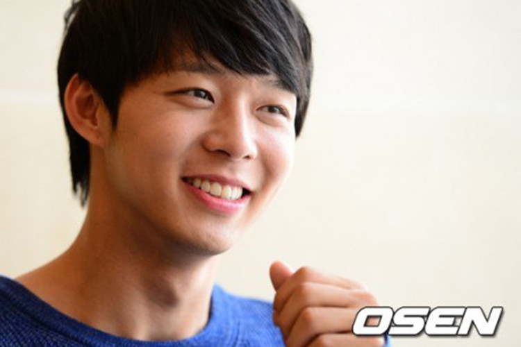 Park Yoochun sống với mẹ và em trai. Cuộc sống của anh khi bố mẹ ly hôn vô cùng khó khăn. Đến năm 2003, Yoochun trở về nước để lập nghiệp.