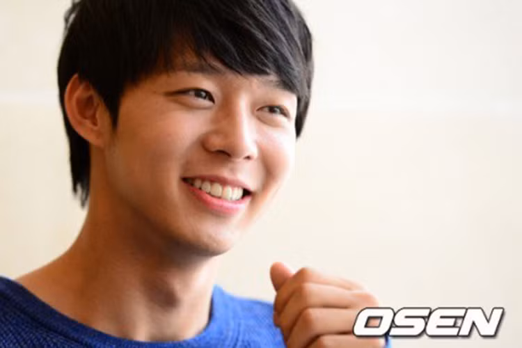 Park Yoochun sống với mẹ và em trai. Cuộc sống của anh khi bố mẹ ly hôn vô cùng khó khăn. Đến năm 2003, Yoochun trở về nước để lập nghiệp.