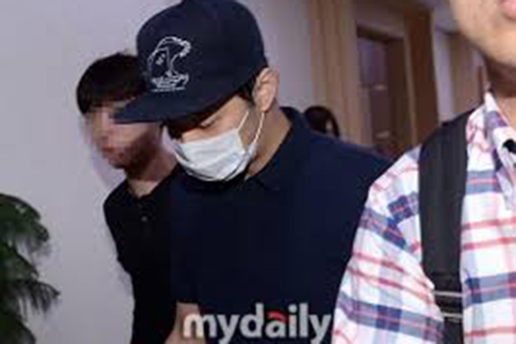 Đã có đến 4 người phụ nữ làm việc tại quán bar tố cáo bị Yoochun tấn công tình dục trong nhà vệ sinh vào các thời điểm từ 2015 đến 2016.