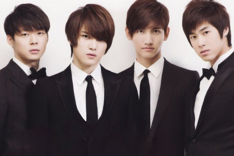 Yoochun trở thành thành viên của nhóm nhạc DBSK hay còn gọi là TVXQ. Trong nhóm, anh có nghệ danh Micky, giữ vai trò là gương mặt hút fan.