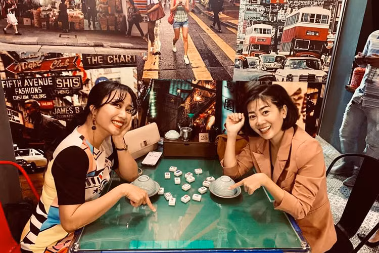 Tình chị em giữa hai nữ diễn viên khiến nhiều người xúc động.