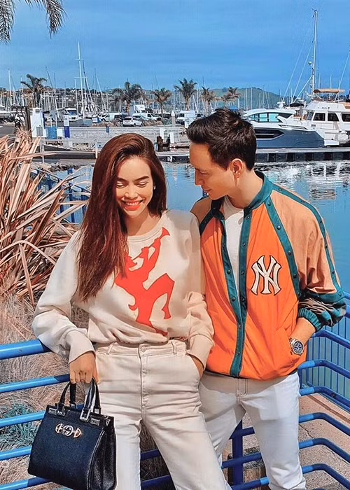 Không chỉ Hà Hồ, Kim Lý cũng tỏ ra hạnh phúc từ khi cả hai gắn bó. Ảnh: FBNV