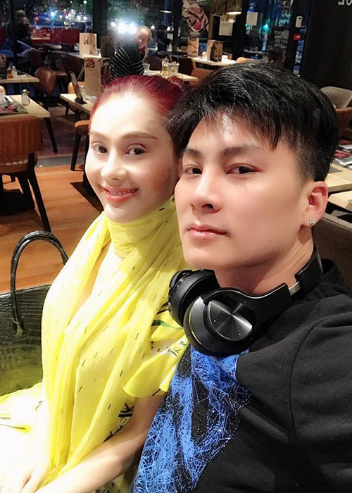 Nữ ca sĩ chuyển giới cho biết khi con trai đủ tuổi trưởng thành, nếu bé thắc mắc về nguồn gốc của mình, cô sẽ kể hết cho con chuyện cô chuyển giới.