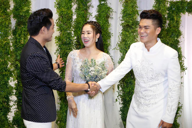 Tháng 1/2016, Lê Phương và Quý Bình chia tay nhưng vẫn coi nhau là bạn. Trong đám cưới của tình cũ, Quý Bình cũng góp mặt. Ảnh: Dân Việt