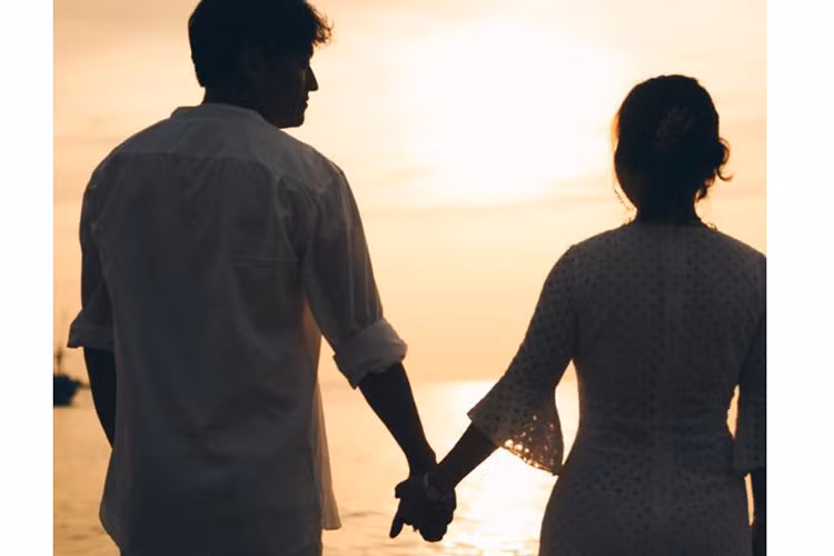 Hiện tại, Quý Bình chưa công khai ảnh cận mặt và danh tính bạn gái của mình khiến người hâm mộ vô cùng tò mò về cô gái này.