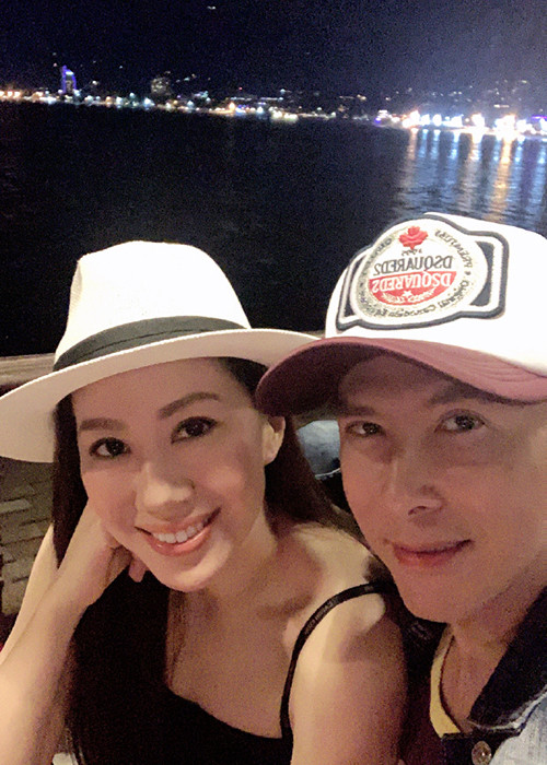 Chân Tử Đan hiện cưng chiều vợ như trứng mỏng. Anh cũng hết mực yêu thương hai người con chung với Uông Thi Thi.