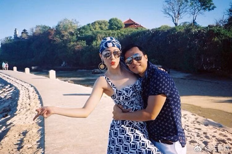 Uông Thi Thi có cuộc hôn nhân hạnh phúc bên chồng và hai con.