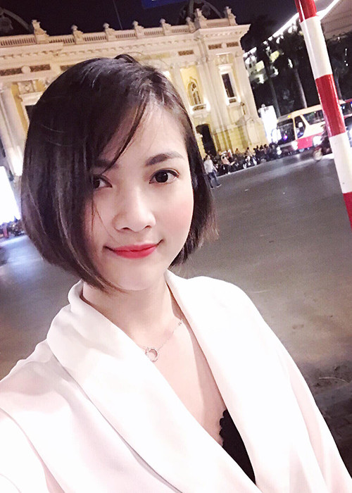 Nữ MC tốt nghiệp đại học Sư phạm Nghệ thuật Trung ương sau đó đầu quân cho Đài Truyền hình Quân đội ANTV.