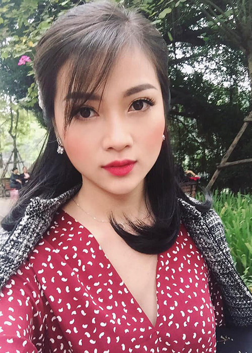 Nữ MC sinh năm 1991 được khen ngợi sở hữu gương mặt xinh đẹp, vóc dáng thon gọn.