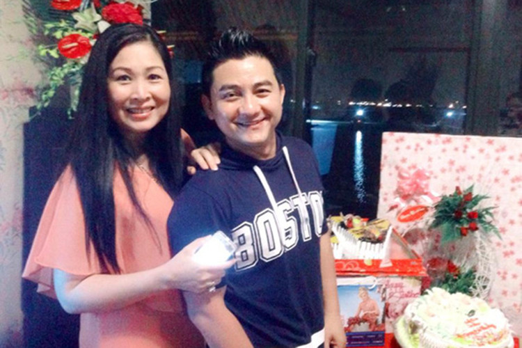 Tình nghĩa chị em giữa Hồng Vân và Anh Vũ khiến nhiều người cảm động. Ảnh: FBNV