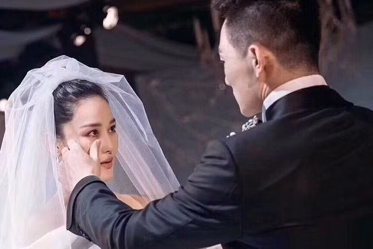 Đến tháng 8/2018, tình địch một thời của Phạm Băng Băng lên xe hoa.