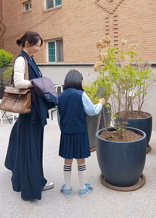 Mới đây, con gái của Lee Young Ae gây ngạc nhiên khi đã lớn phổng phao.