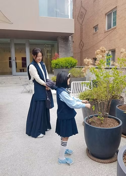 Ở tuổi lên 8, bé Seung Bin đã sở hữu đôi chân dài.