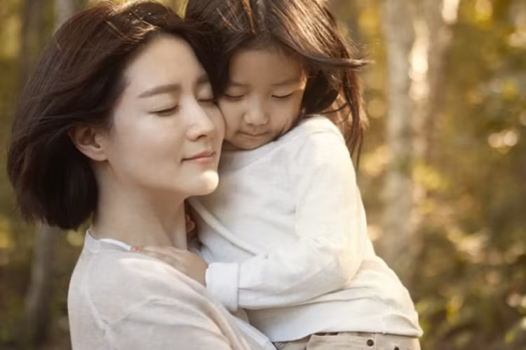 Lee Young Ae thường xuyên khoe bé Seung Bin với công chúng.