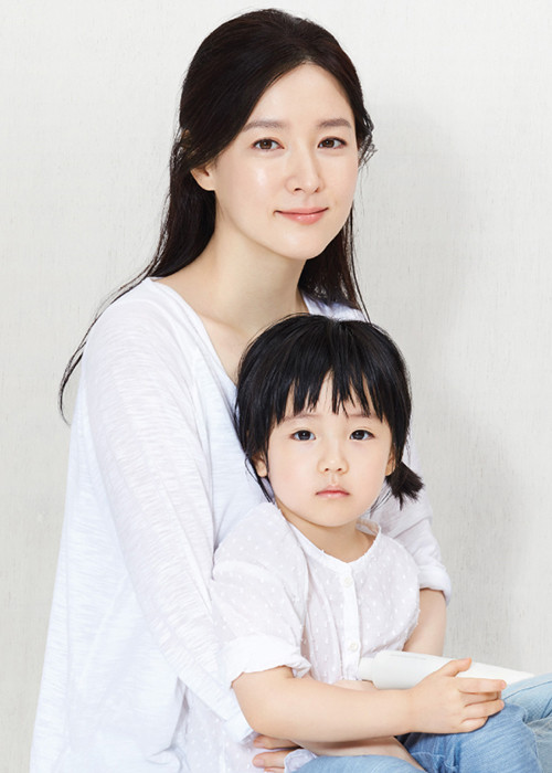 Seung Bin có khuôn mặt xinh xắn, đôi mắt to tròn, làn da trắng.