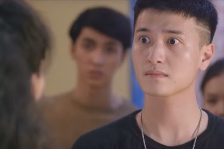 Với lợi thế ngoại hình, kỹ năng diễn xuất, Huỳnh Anh góp mặt trong nhiều bộ phim truyền hình đình đám như “Cả một đời ân oán”, “Chạy trốn thanh xuân”, “Tình khúc Bạch Dương”.