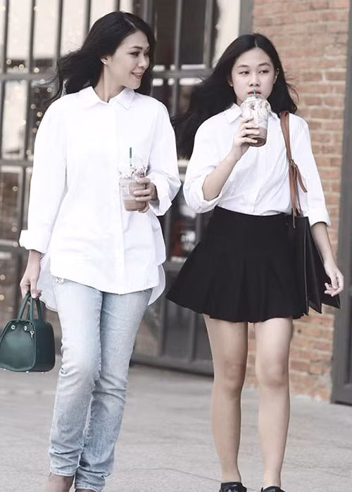  Vợ chồng Y Nhung có một cậu con trai và một con gái. Đến nay, tổ ấm của cặp đôi vẫn hạnh phúc.