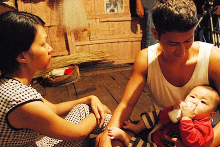 Vợ của đạo diễn Lưu Huỳnh cho biết dù trên màn ảnh khán giả nhìn thấy cô và bạn diễn đang hòa vào nhau nhưng sự thật hai người không hề đụng chạm. Ảnh: Anninhthudo