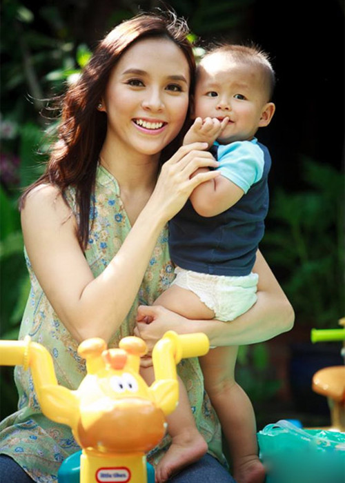 Vốn kín tiếng nên Thiên Lý hiếm khi chia sẻ hình ảnh con trai hay để con lộ diện trước công chúng. Ảnh: FBNV