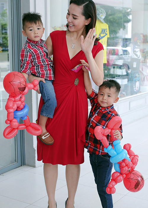 Đối với Thiên Lý, không gì hạnh phúc bằng việc chứng kiến các con lớn lên từng ngày. Ảnh: Zing